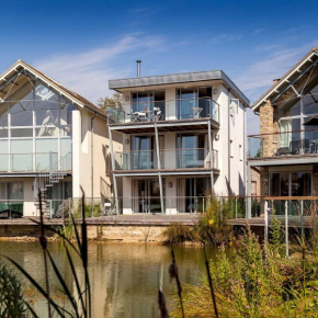 Lakeside property with a Spa on a nature reserve Woodlark HM30